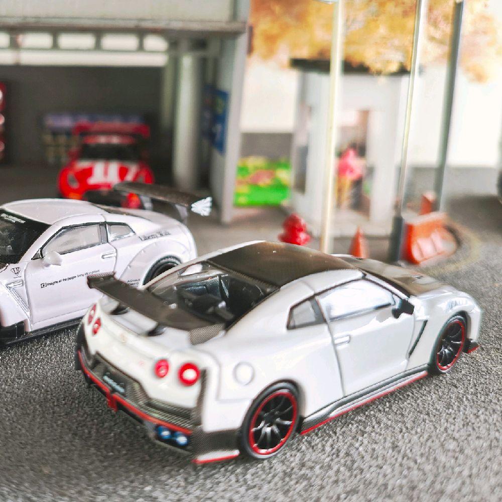 Mini GT 1045 Nissan GT-R Nismo 2024 Brilliant White Pearl MiniGT