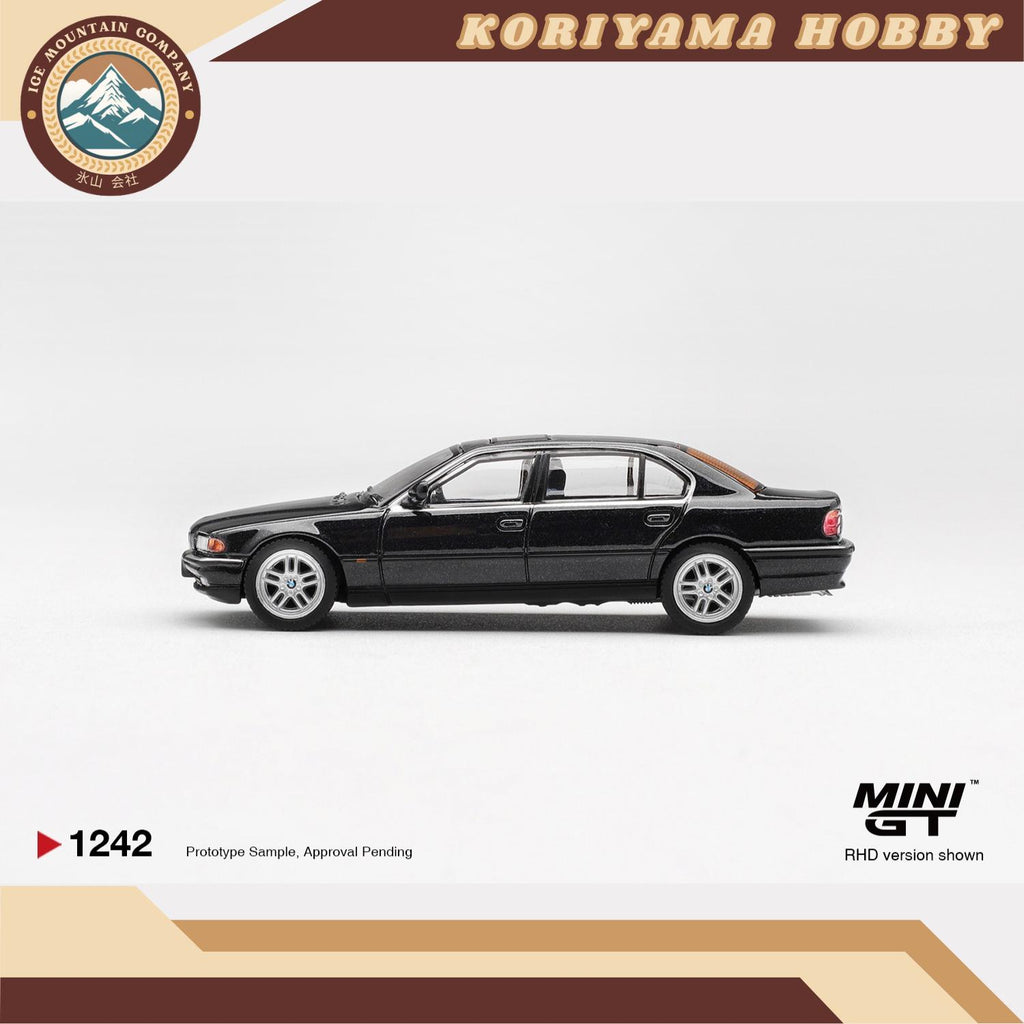 Mini GT 1242 BMW 750IL Black Sapphire MiniGT
